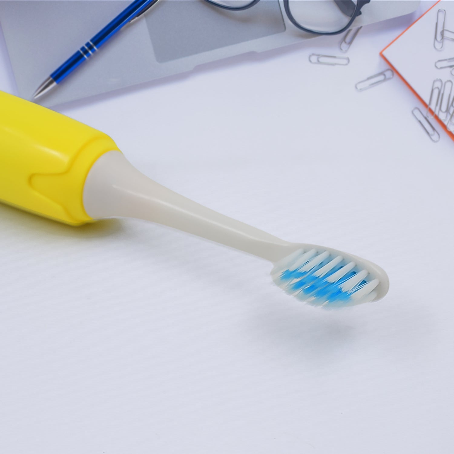 Adult Waterproof Electric Toothbrush 1 Head Battery Operated Toothbrush (1 Pc / Battery Not Included / Mix Color) Adult Waterproof Electric Toothbrush 1 Head Battery Operated Toothbrush (1 Pc / Battery Not Included / Mix Color)